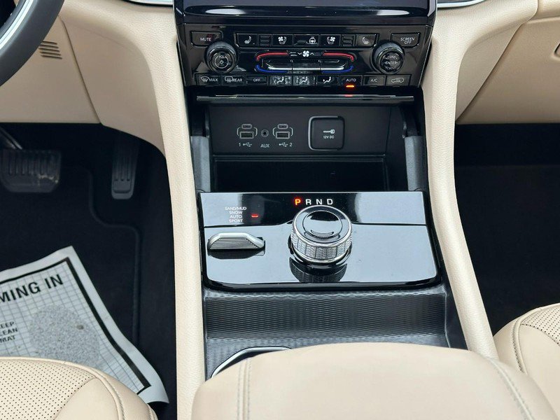 Used 2025 Jeep Grand Cherokee Limited w/ Luxury Tech Group II image 15