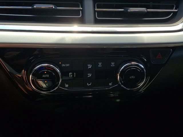 New 2026 Chevrolet Trax LT w/ LT Convenience Package FWD image 13