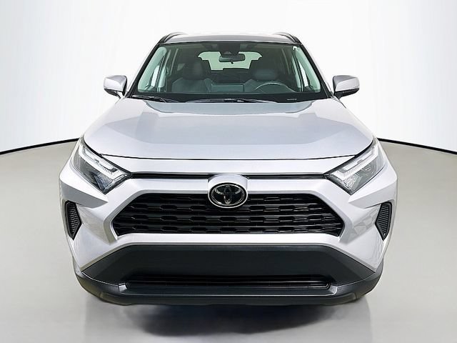 Used 2025 Toyota RAV4 XLE AWD/4WD image 2