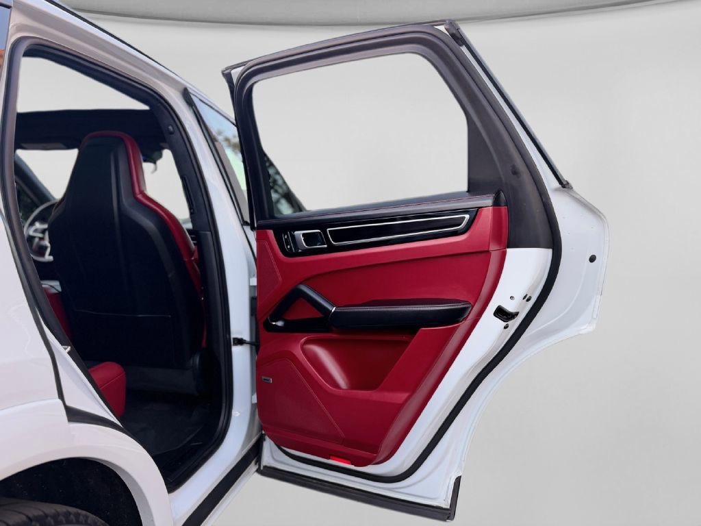 Used 2021 Porsche Cayenne GTS image 33