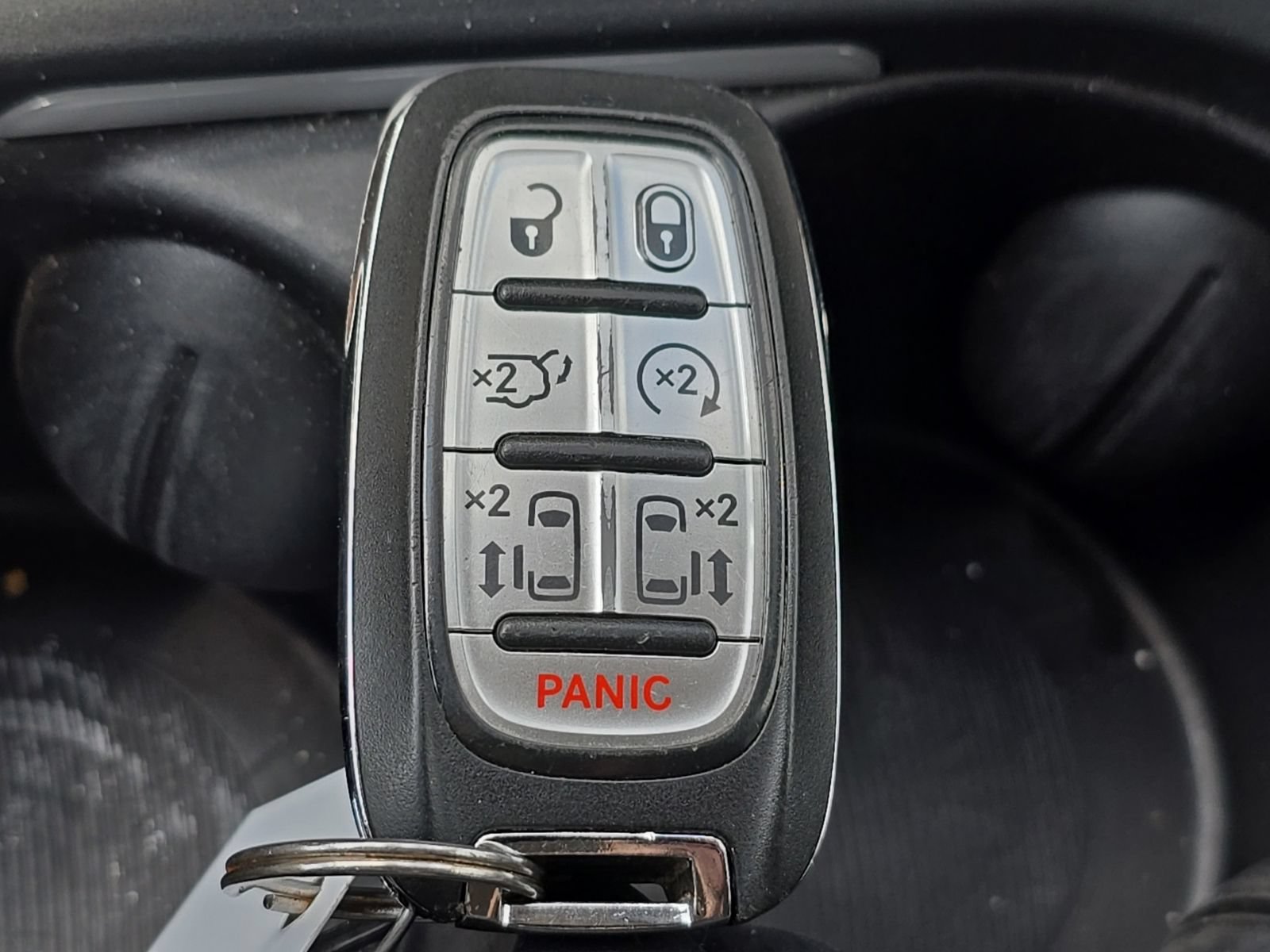 Used 2023 Chrysler Pacifica Touring-L FWD image 6