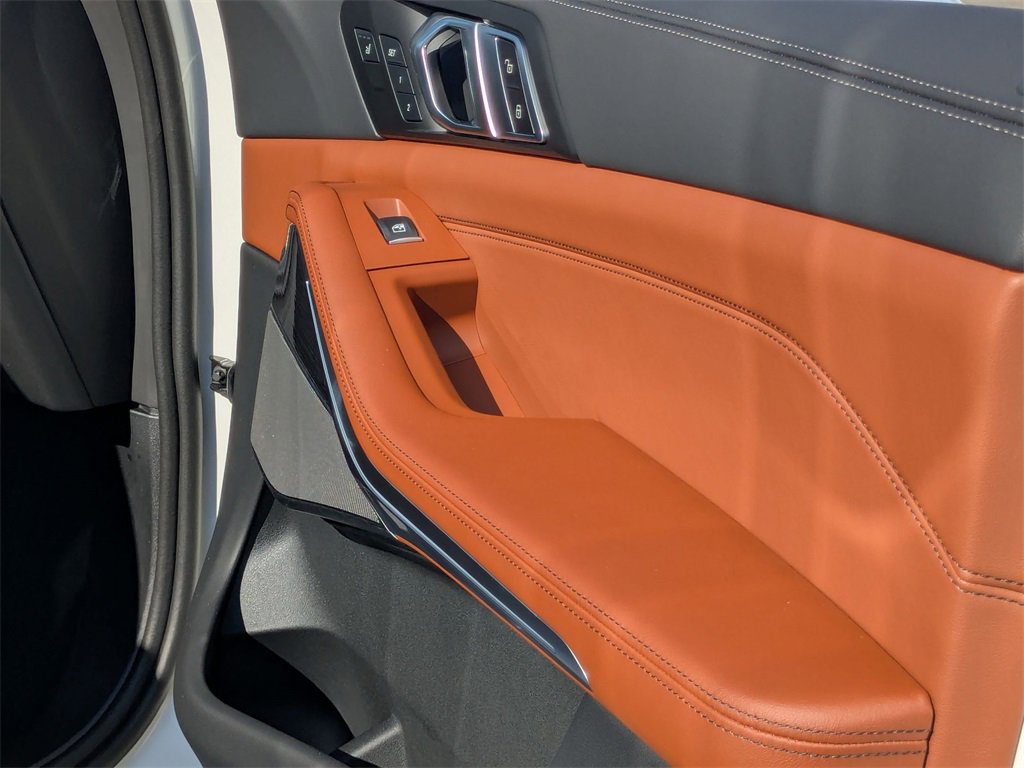 New 2026 BMW X7 M60i image 36