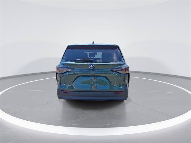 Certified 2025 Toyota Sienna XLE FWD image 8