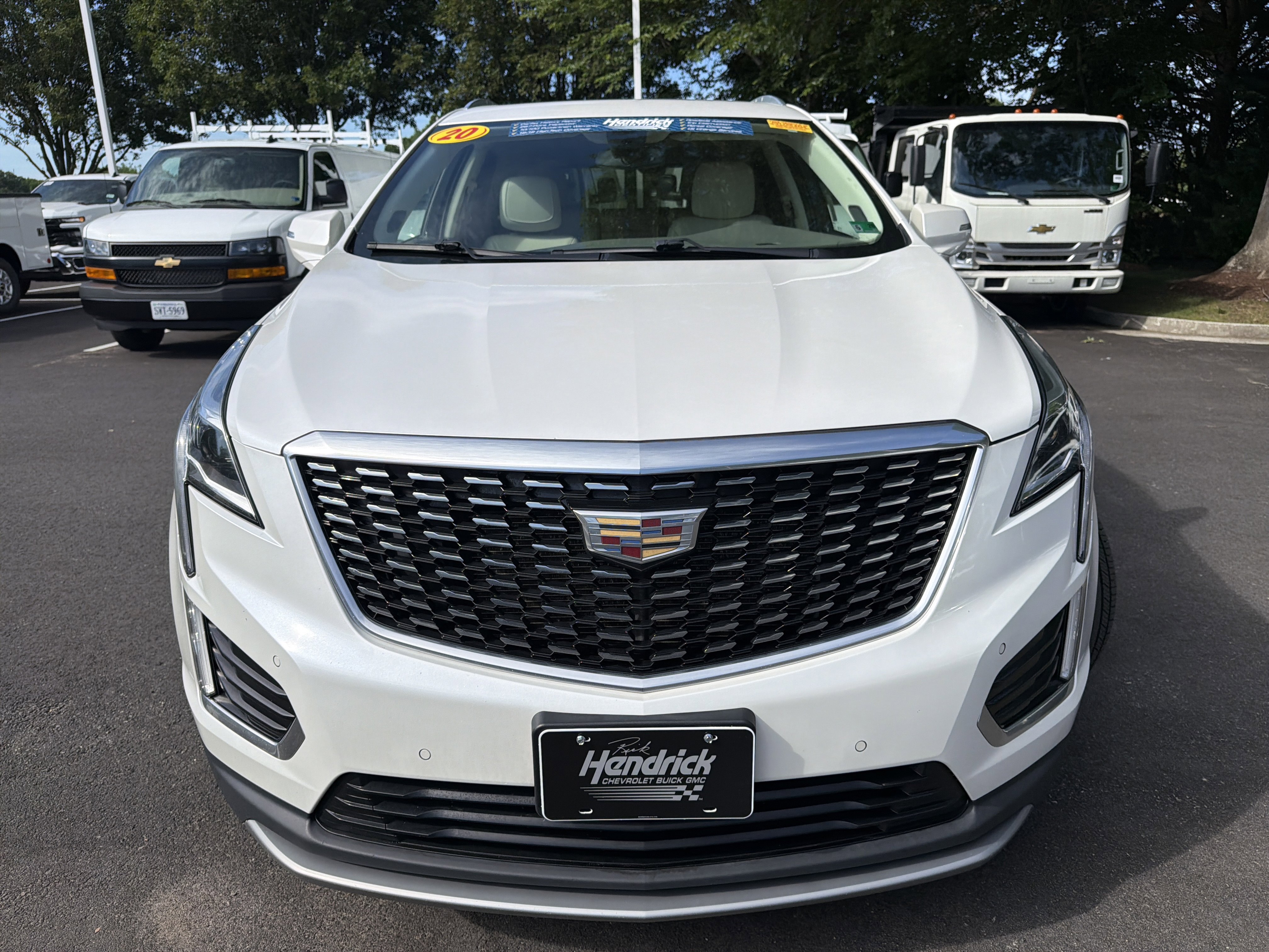 Used 2020 Cadillac XT5 Premium Luxury w/ LPO, Premium Carpet Package FWD image 3