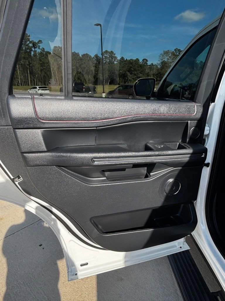Used 2023 Ford Expedition Limited image 12