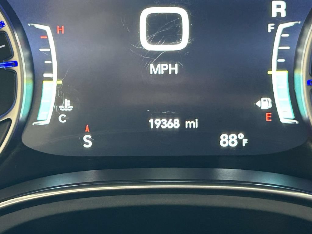 Used 2026 Chrysler Pacifica Limited FWD image 29