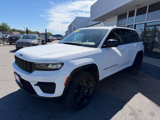 Used 2023 Jeep Grand Cherokee Altitude AWD/4WD image 33
