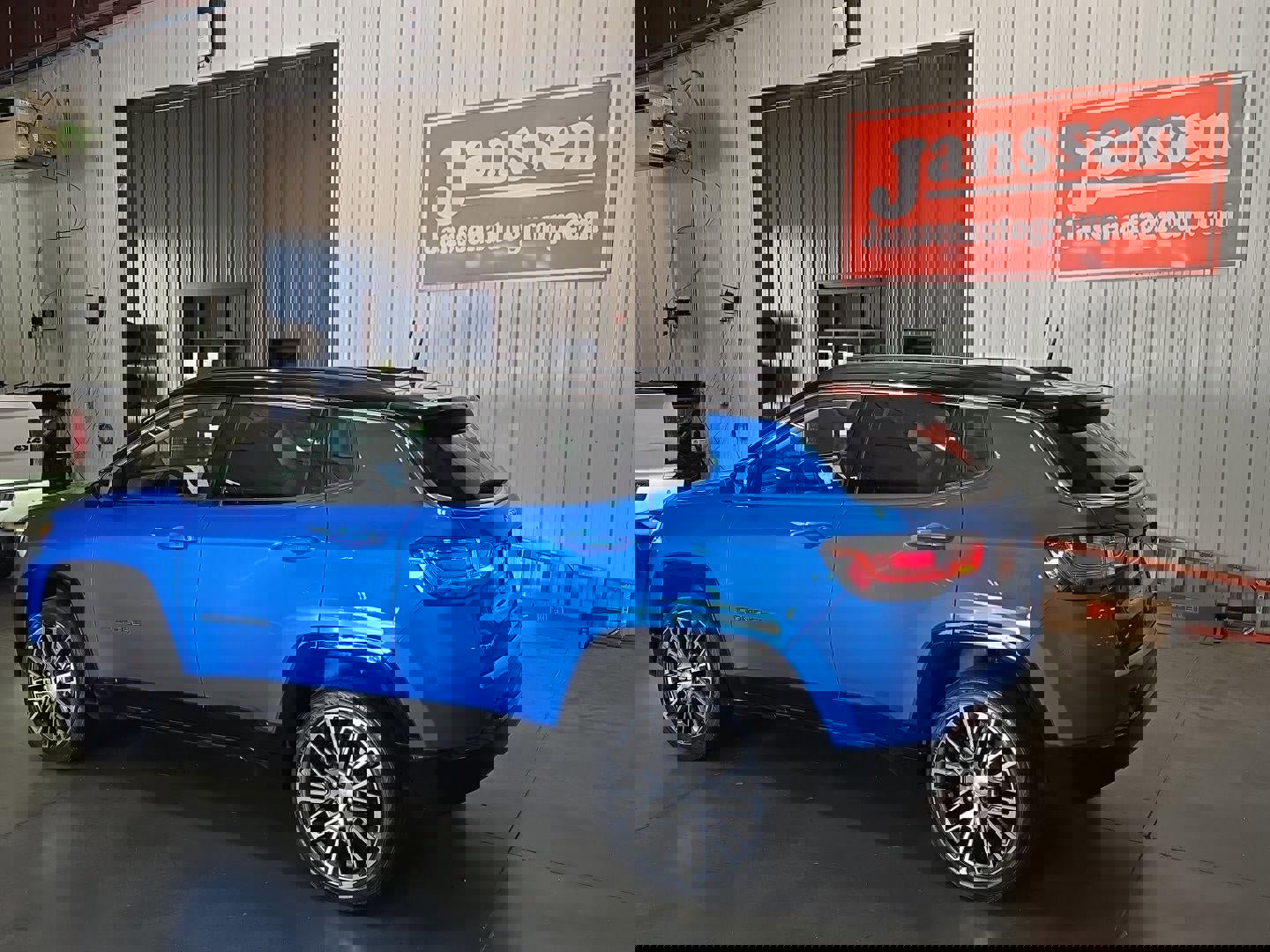 Used 2022 Jeep Compass Limited w/ Elite Group image 3