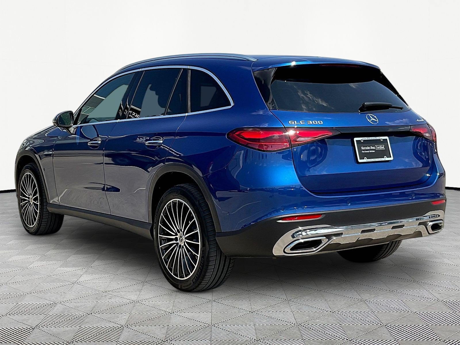 Used 2026 Mercedes-Benz GLC 300 4MATIC image 4
