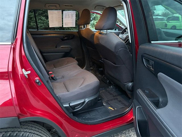 Used 2022 Toyota Highlander LE image 20