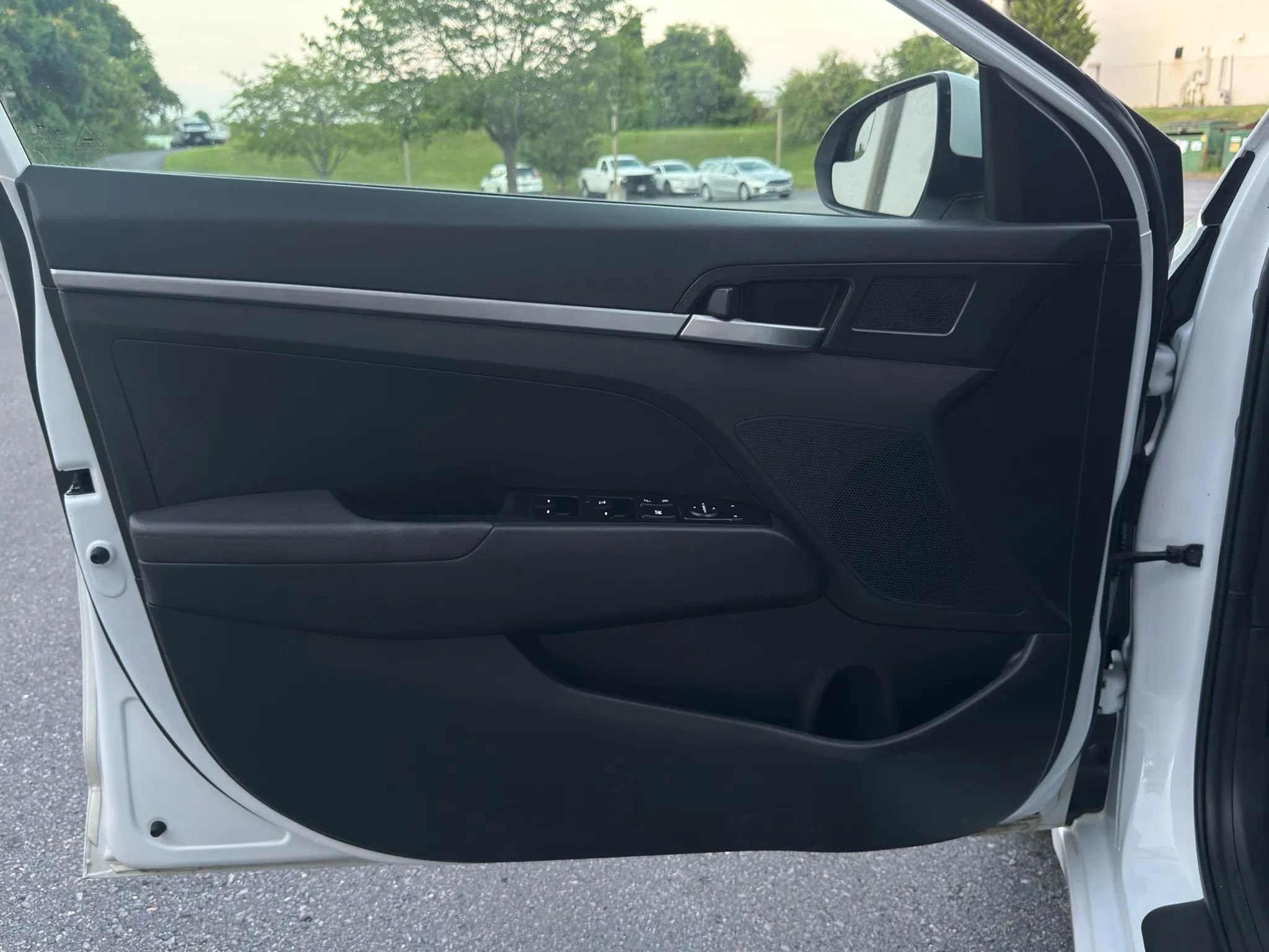 Used 2019 Hyundai Elantra SE image 15