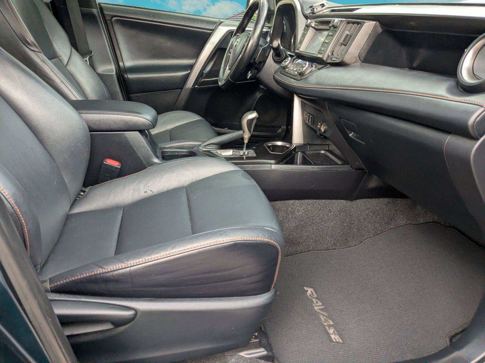 Used 2018 Toyota RAV4 SE w/ Power Extra Value Package FWD image 20