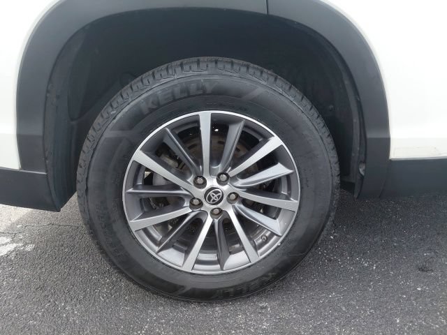 Used 2019 Toyota Highlander XLE FWD image 5
