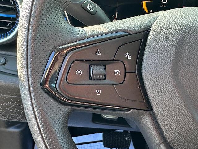 Used 2025 Chevrolet Trax LT w/ Sunroof Package image 22