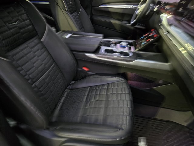 Used 2026 Cadillac Escalade V w/ LPO, ONYX Package AWD/4WD image 15