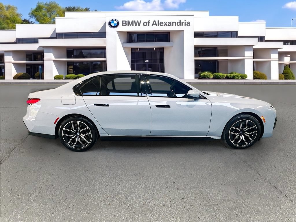 Used 2025 BMW 740i xDrive w/ Premium Package AWD/4WD image 4
