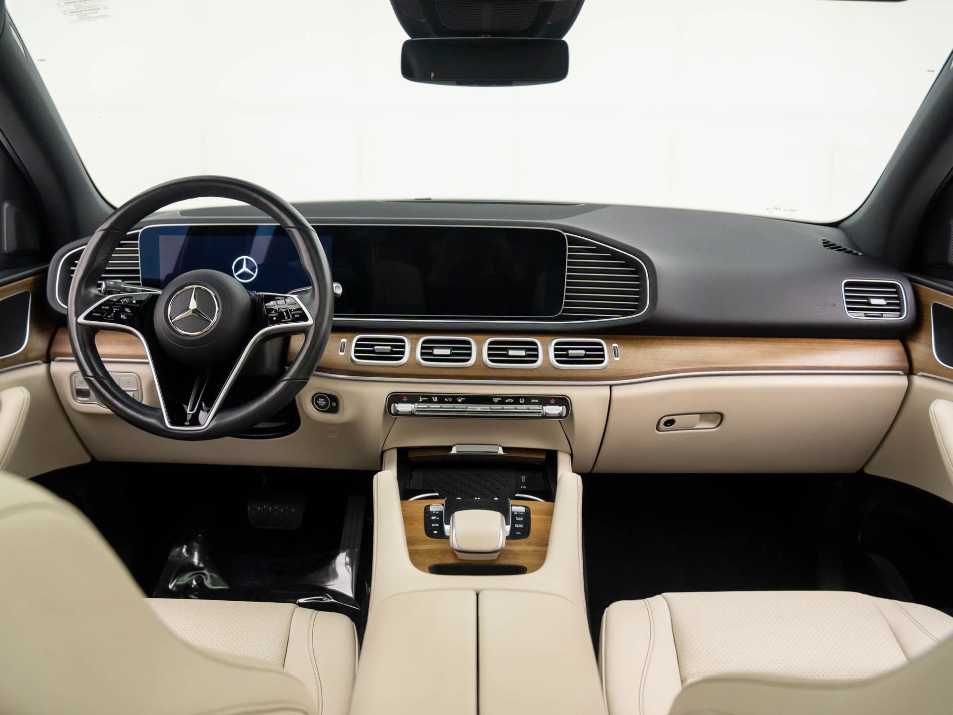 Certified 2024 Mercedes-Benz GLE 350 4MATIC w/ Winter Package image 12