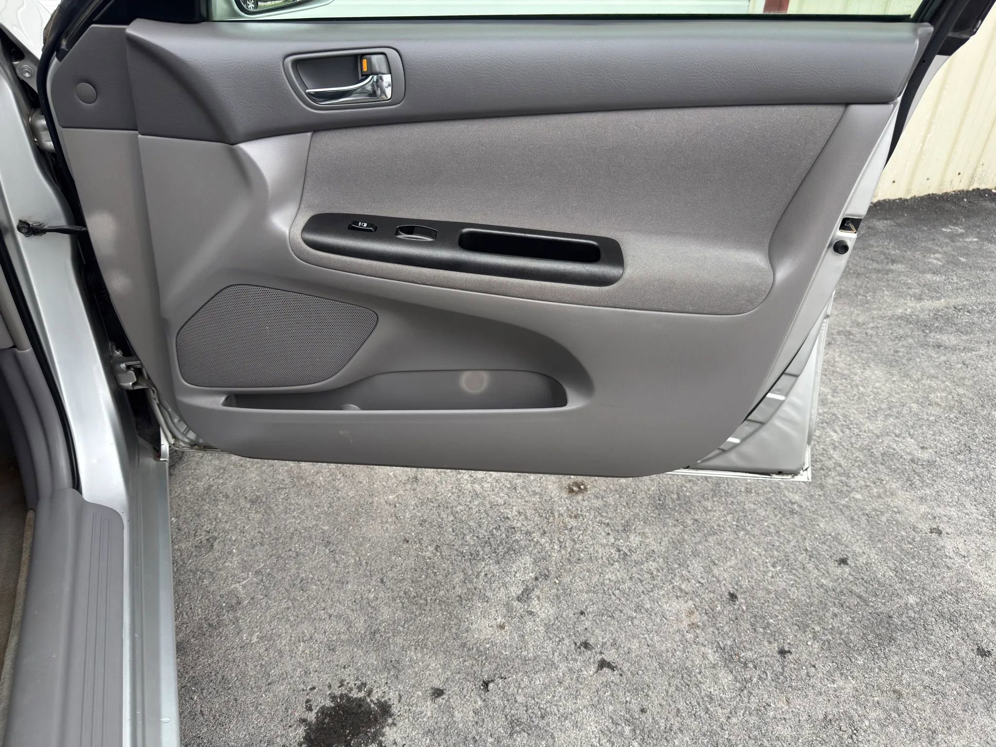 Used 2006 Toyota Camry LE FWD image 12
