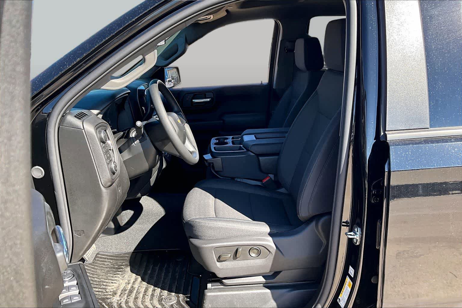 New 2026 Chevrolet Silverado 1500 Custom w/ Turbomax Blackout Package AWD/4WD image 10