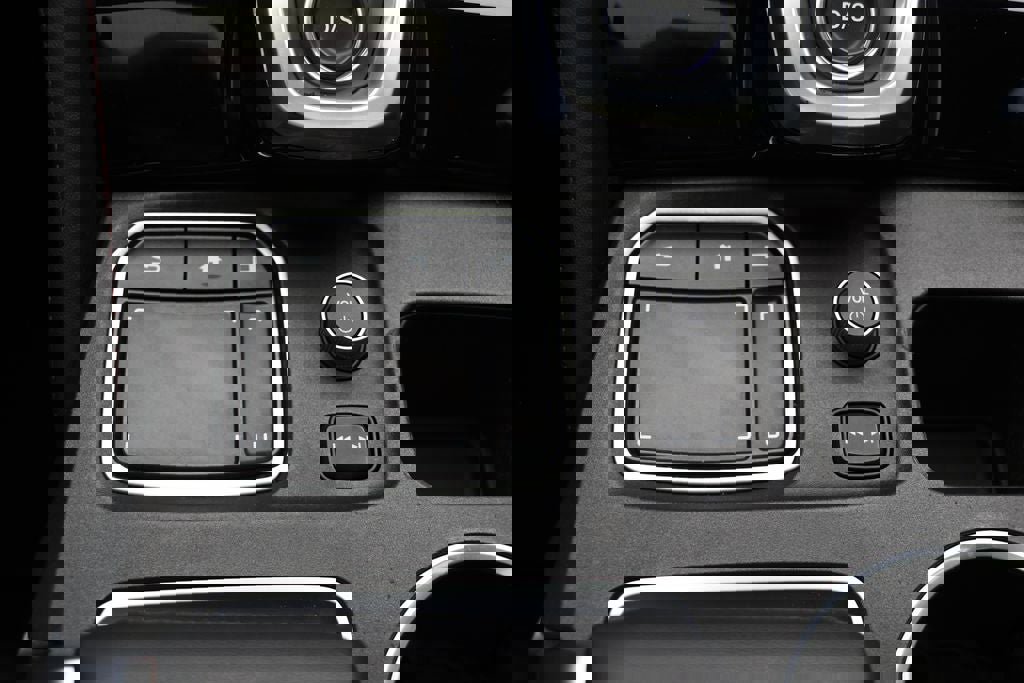 Used 2024 Acura MDX A-Spec image 32