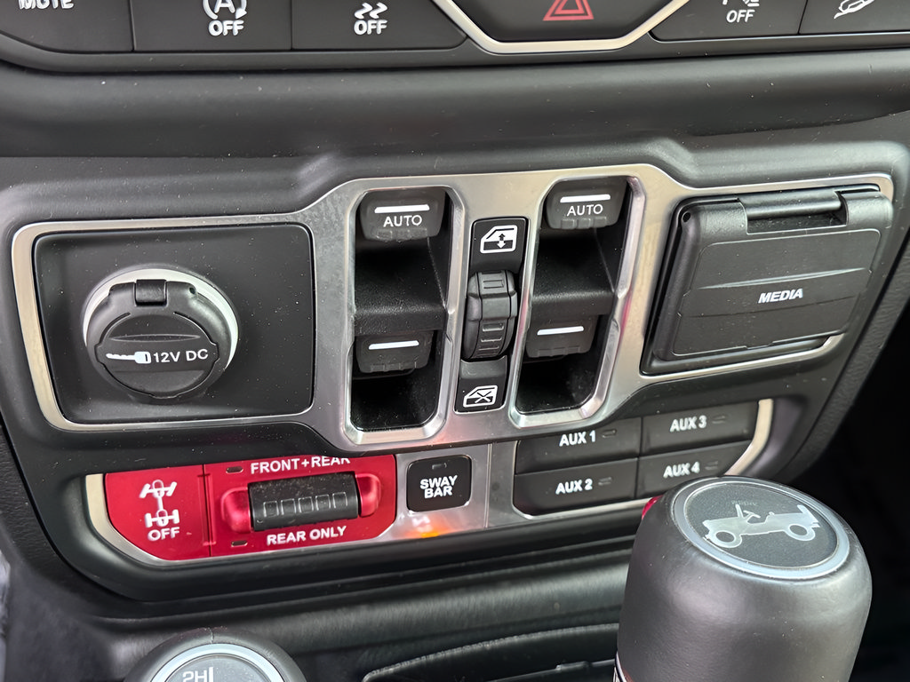 Used 2018 Jeep Wrangler Unlimited Rubicon AWD/4WD image 30