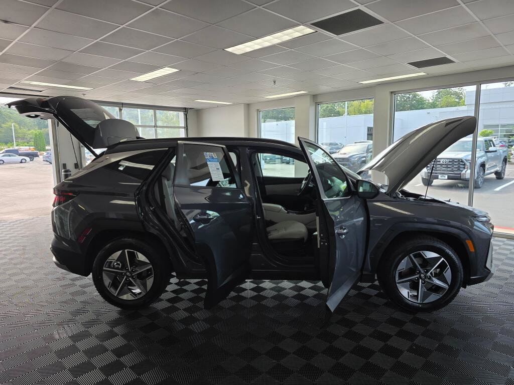 Used 2025 Hyundai Tucson SEL FWD image 15
