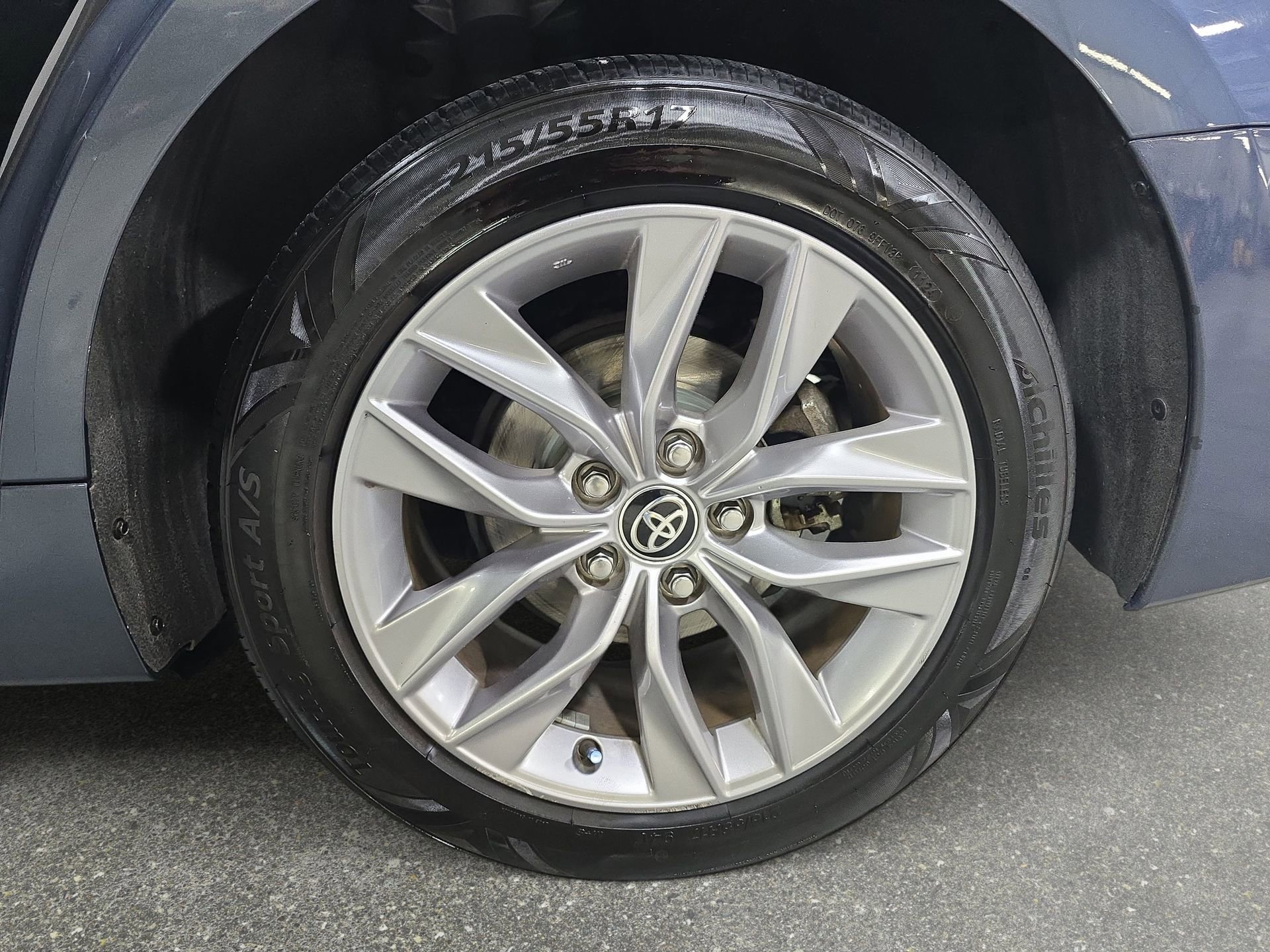 Used 2021 Toyota Avalon XLE FWD image 30