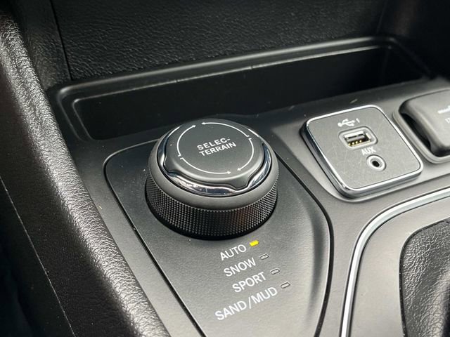 Used 2021 Jeep Cherokee Latitude Lux 80th Anniv w/ Quick Order Package 26U 80TH image 23