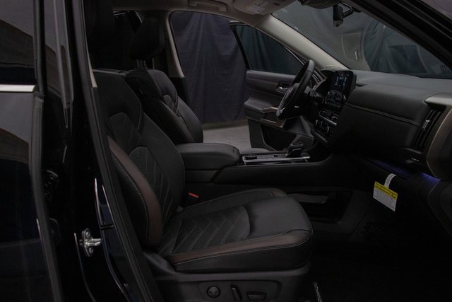 Used 2024 Nissan Pathfinder Platinum w/ Cargo Package image 16