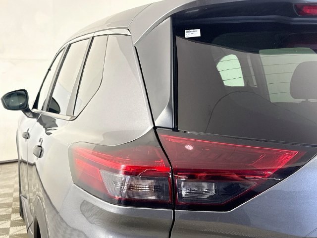 Used 2023 Nissan Rogue S AWD/4WD image 35