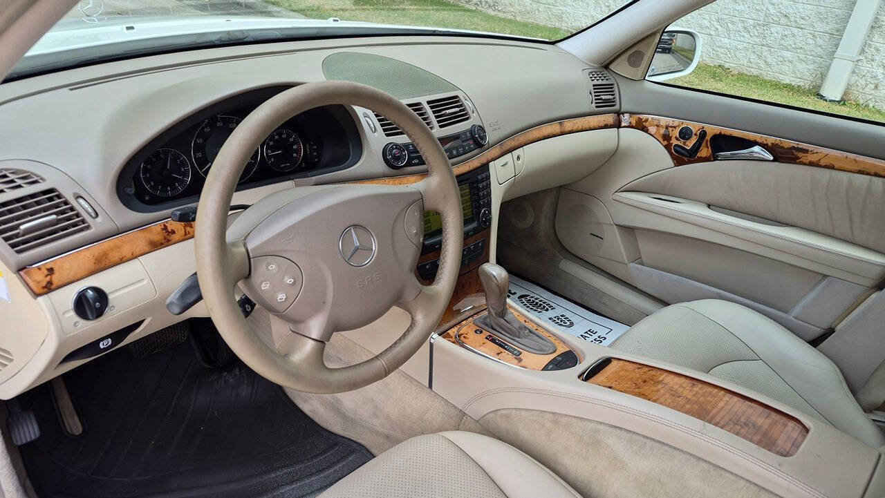 Used 2005 Mercedes-Benz E 500 Sedan image 29