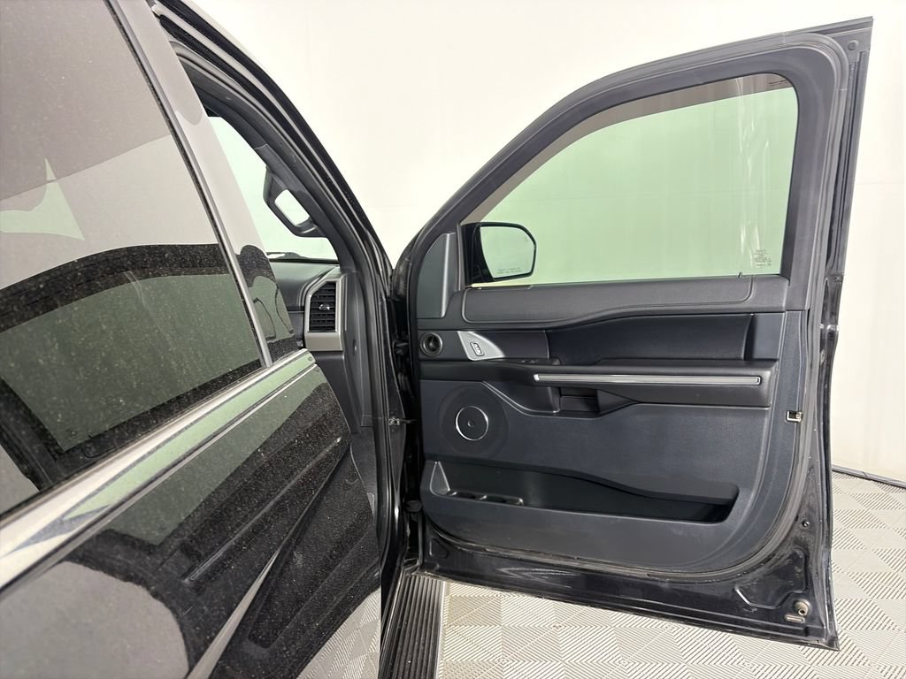 Certified 2019 Ford Expedition XLT w/ Equipment Group 202A AWD/4WD image 31