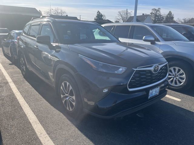Used 2023 Toyota Highlander XLE