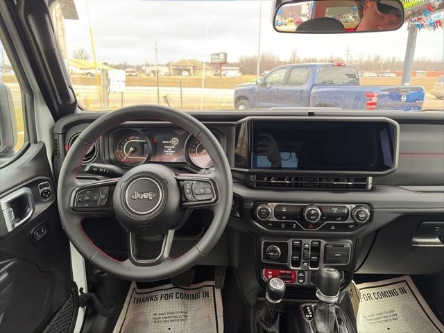 Used 2025 Jeep Wrangler Unlimited Rubicon AWD/4WD image 14