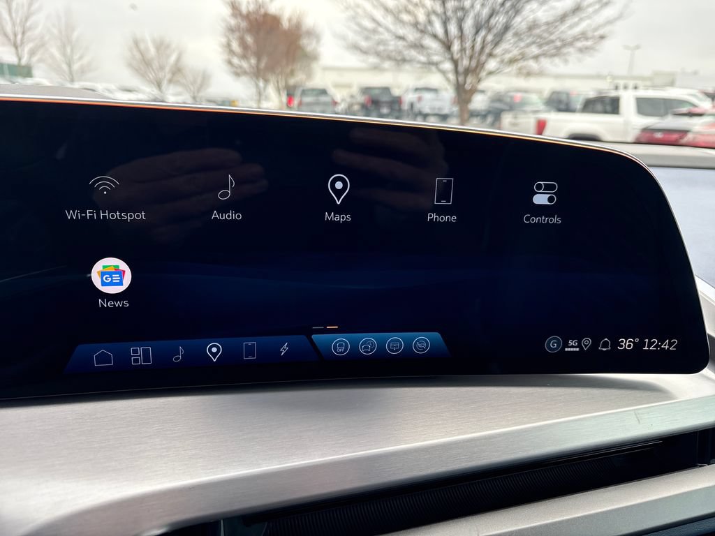 New 2026 Cadillac Vistiq Premium Luxury w/ LPO, Floor Liner Package AWD/4WD image 29