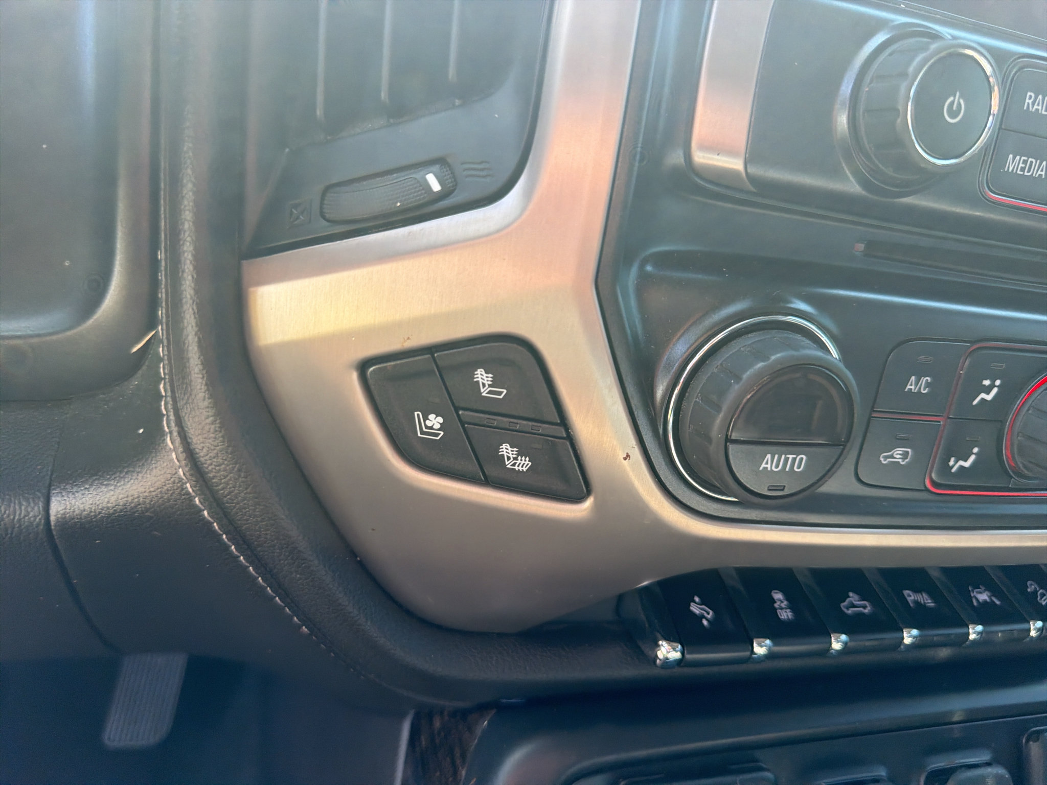 Used 2016 GMC Sierra 1500 Denali w/ Enhanced Driver Alert Package RWD image 13