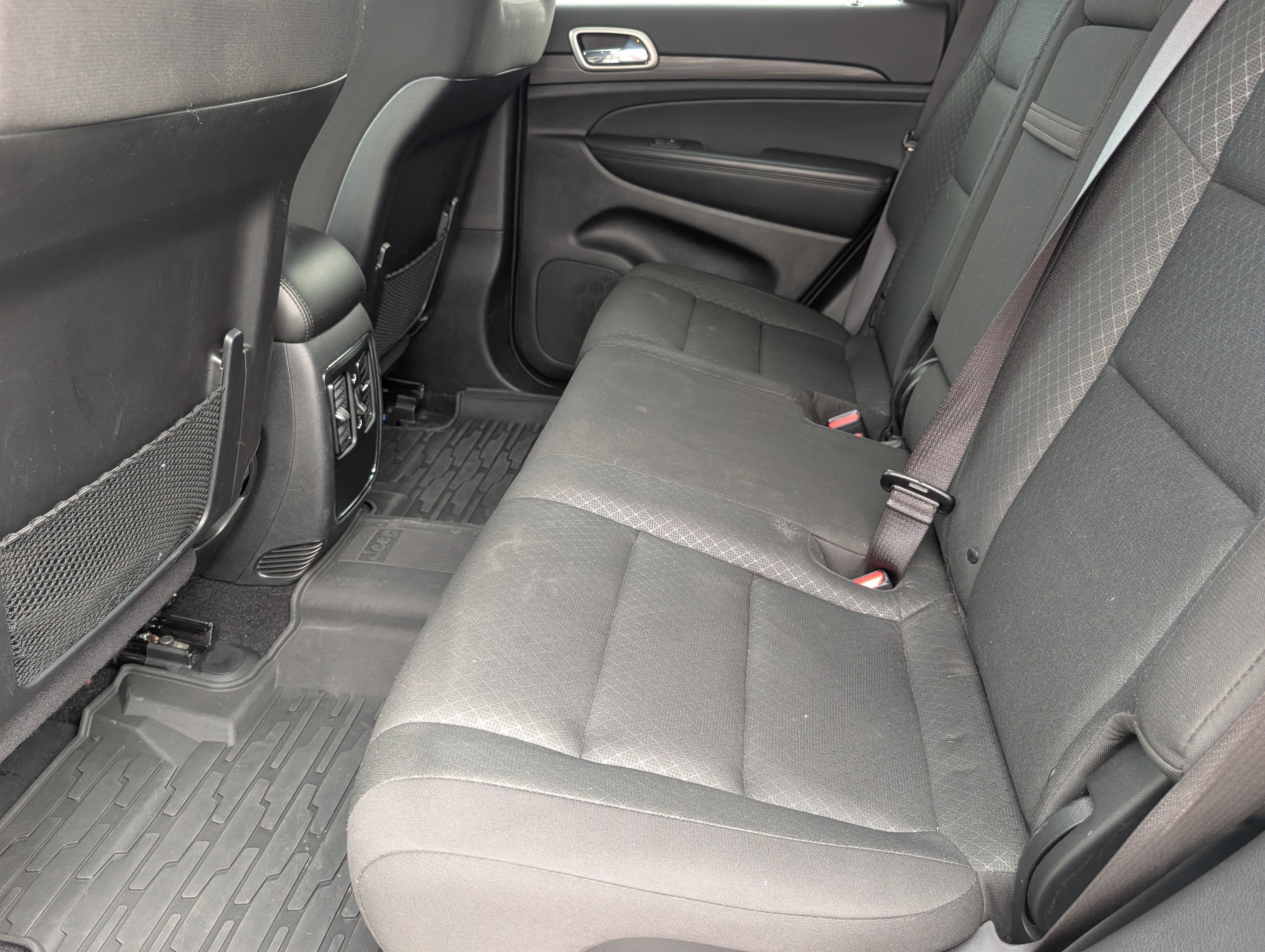 Used 2021 Jeep Grand Cherokee Laredo AWD/4WD image 15
