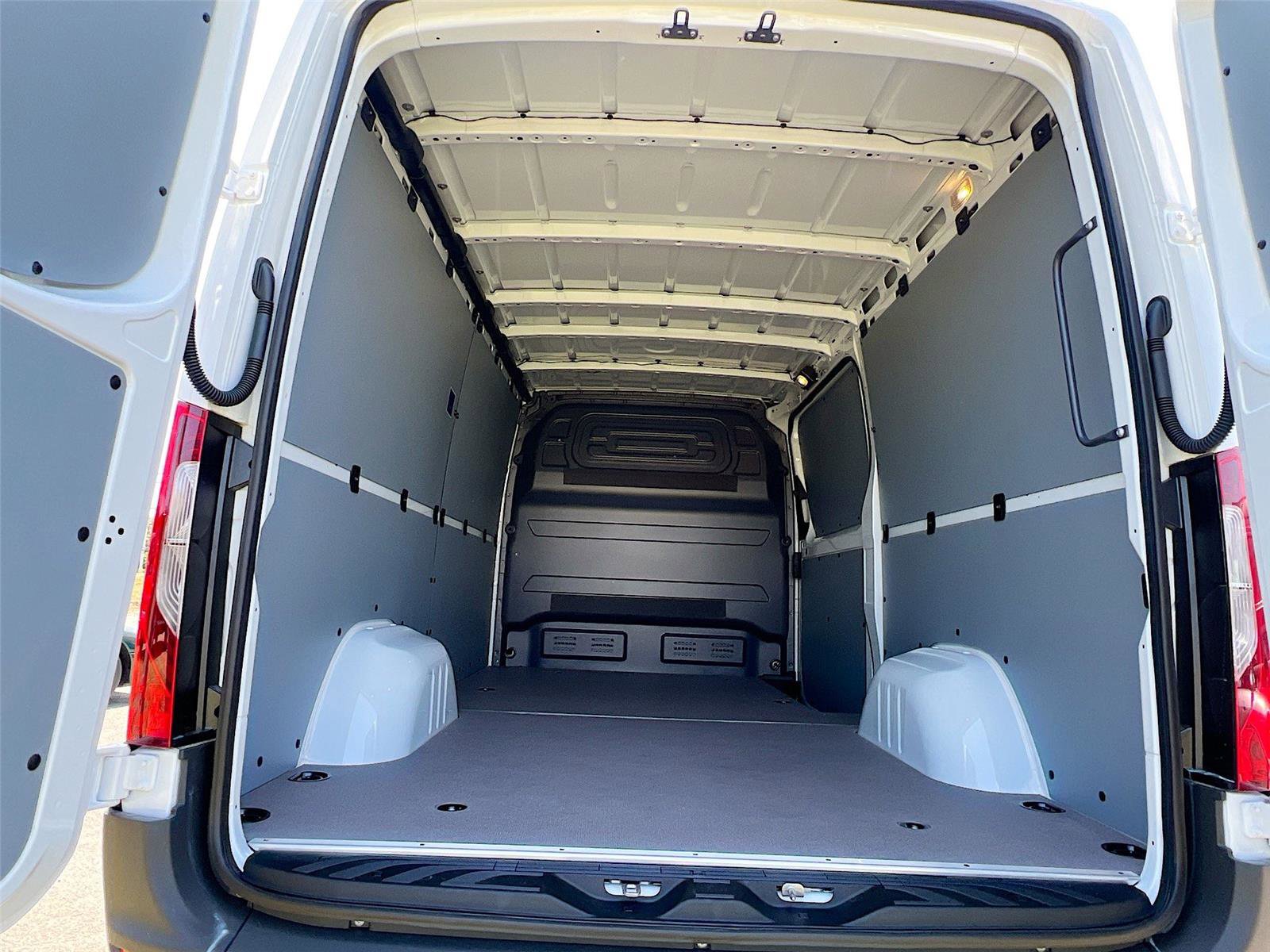 New 2025 Mercedes-Benz Sprinter 2500 image 21