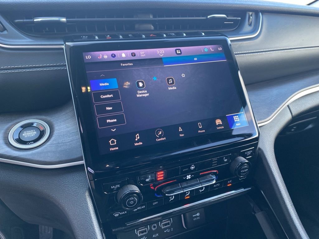 Used 2023 Jeep Grand Cherokee Limited w/ Black Appearance Package image 34