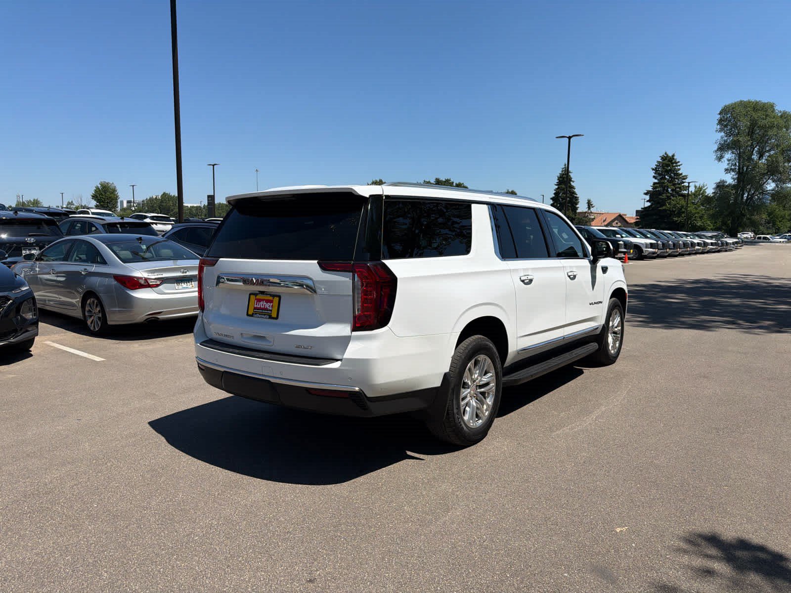 Used 2023 GMC Yukon XL SLT w/ SLT Luxury Package AWD/4WD video 2