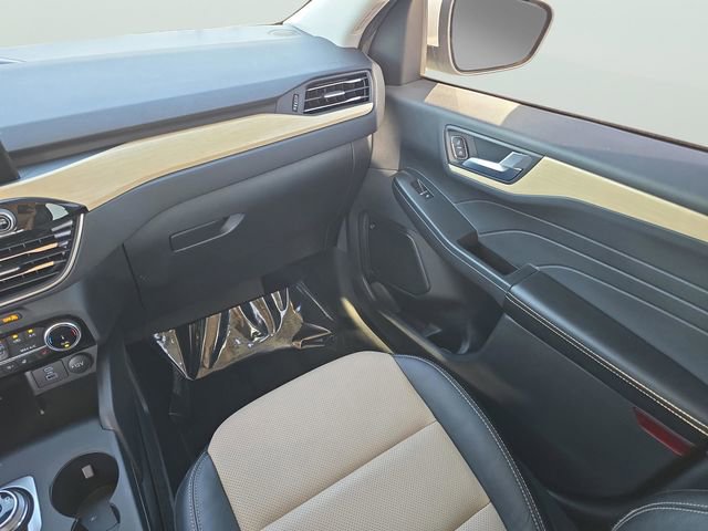 Used 2022 Ford Escape Titanium w/ Titanium Elite Package AWD/4WD image 11