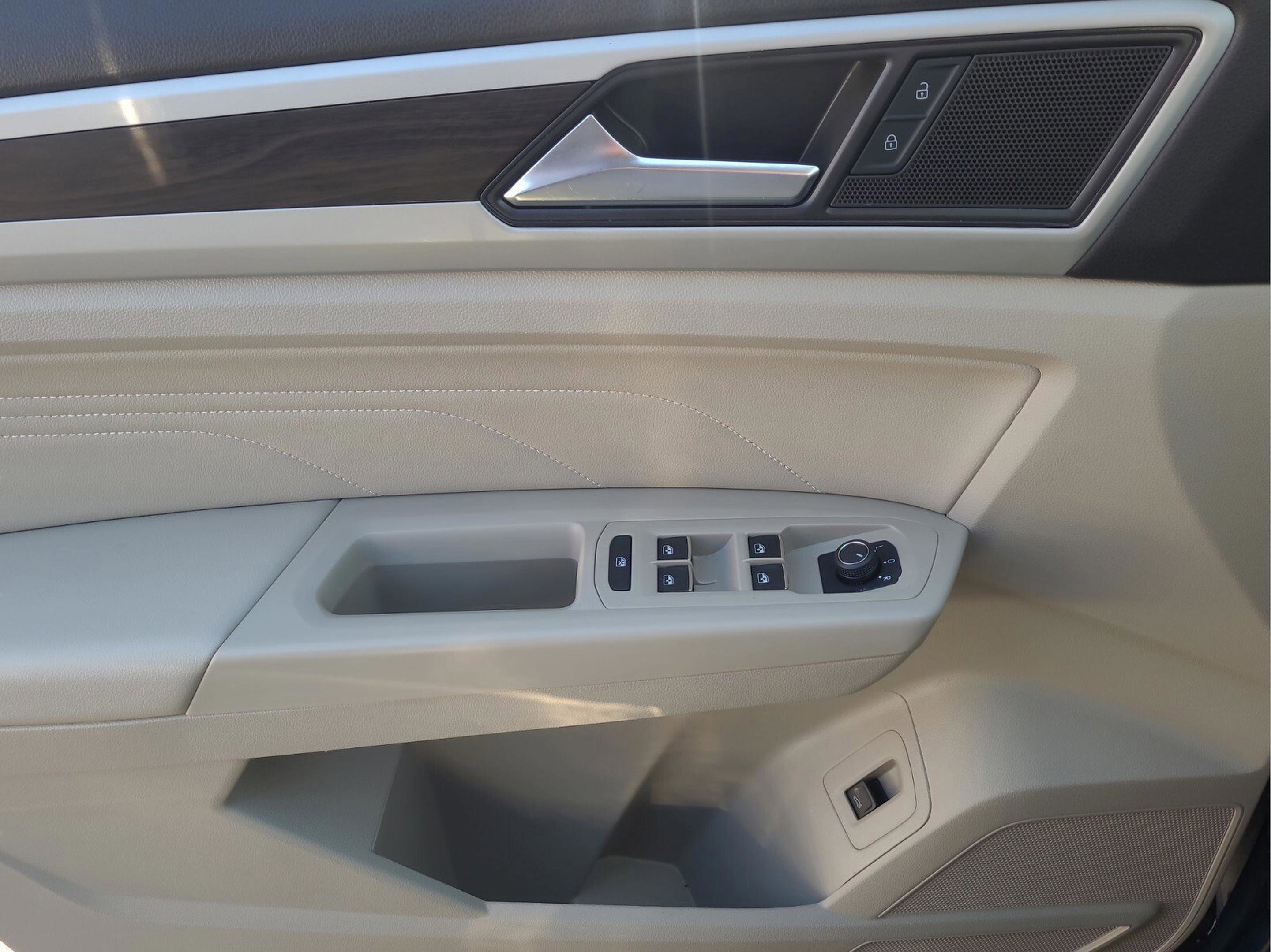 Used 2023 Volkswagen Atlas SE image 25