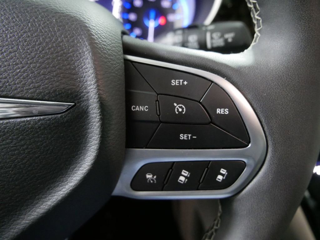 Used 2024 Chrysler Pacifica Limited image 22