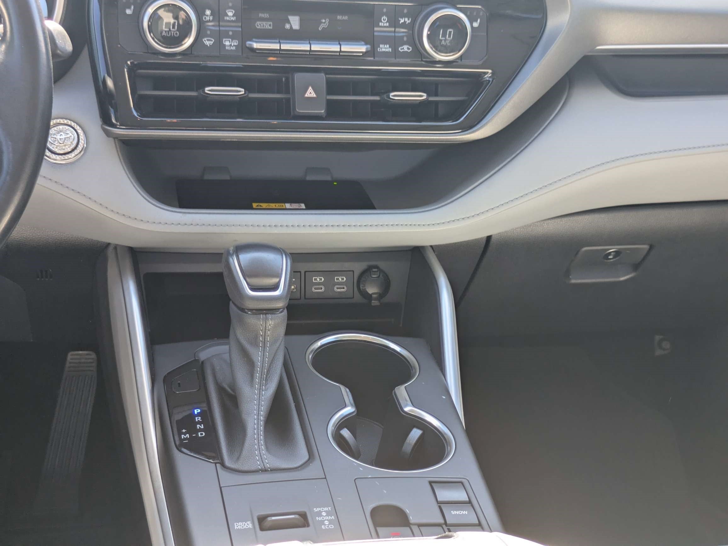 Used 2023 Toyota Highlander XLE FWD image 26