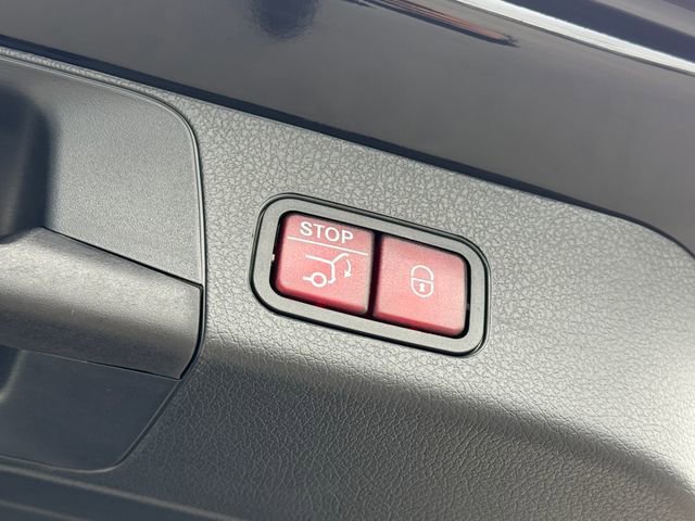 Used 2025 Mercedes-Benz GLB 250 4MATIC image 35