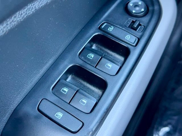 Used 2024 Hyundai Venue SEL FWD image 24