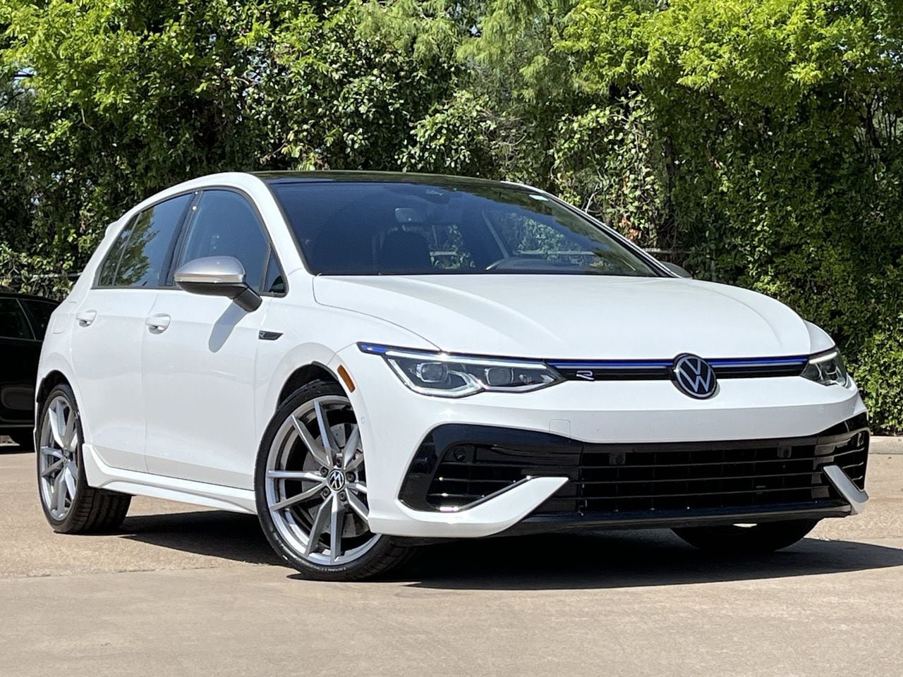 Used 2024 Volkswagen Golf R AWD/4WD image 2