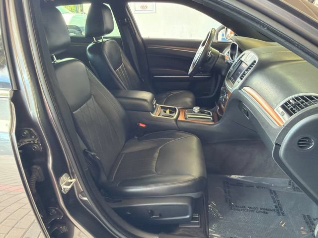 Used 2018 Chrysler 300 C w/ Safetytec Plus Group RWD image 18