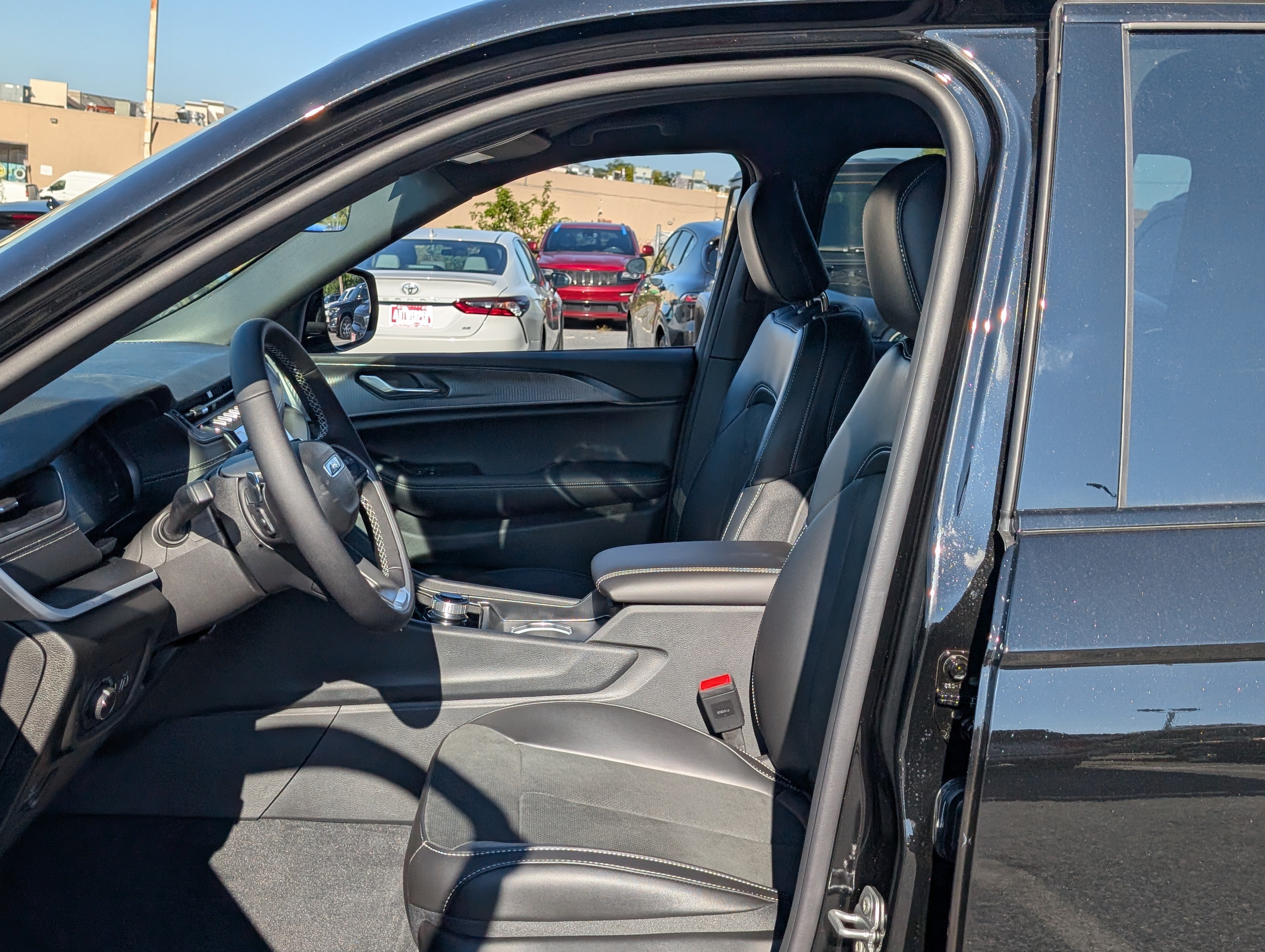 New 2025 Jeep Grand Cherokee Altitude AWD/4WD image 14