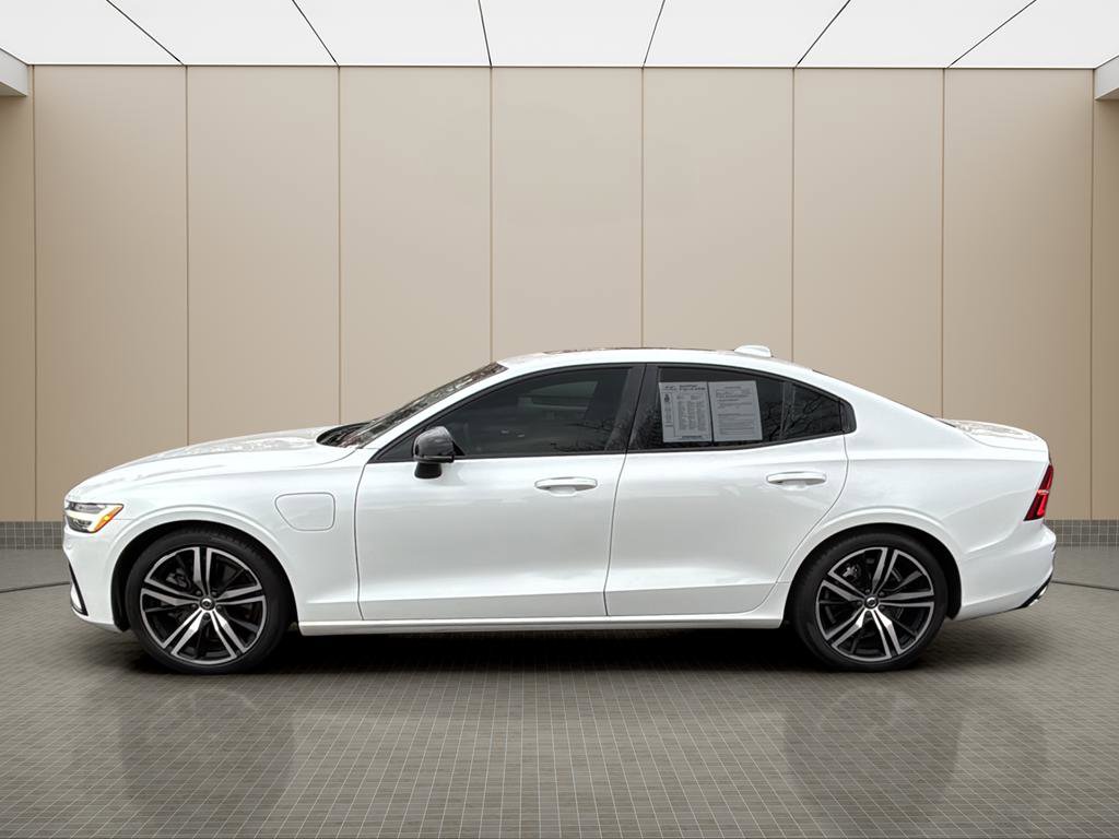 Used 2022 Volvo S60 T8 R-Design Expression w/ Premium Package image 2
